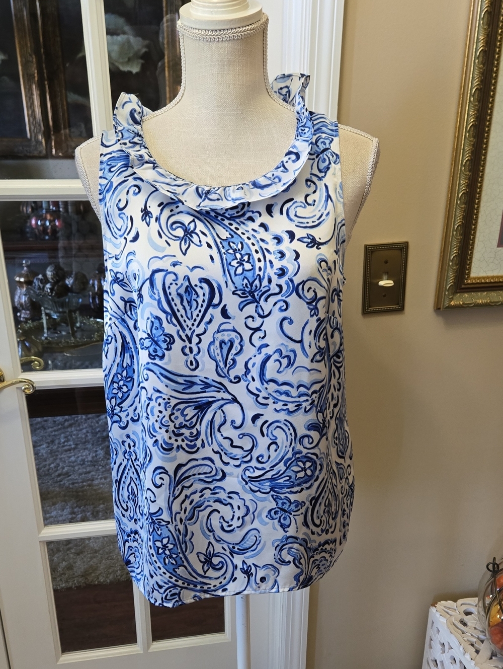 Talbots White Blue Paisley Ruffle-Neck Sleeveless Top Polyester Size Medium EUC